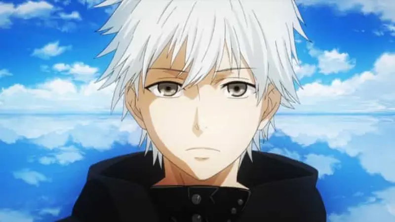 Ken Kaneki with white hair looking forward against a bright blue sky in Tokyo Ghoul, a classic anime where the MC starts weak and becomes insanely strong.